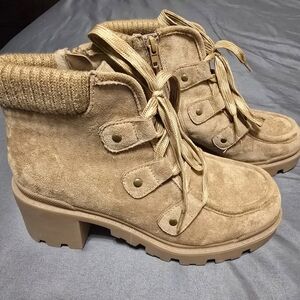 Eva & Zoe women's booties Size 7/Color Tan